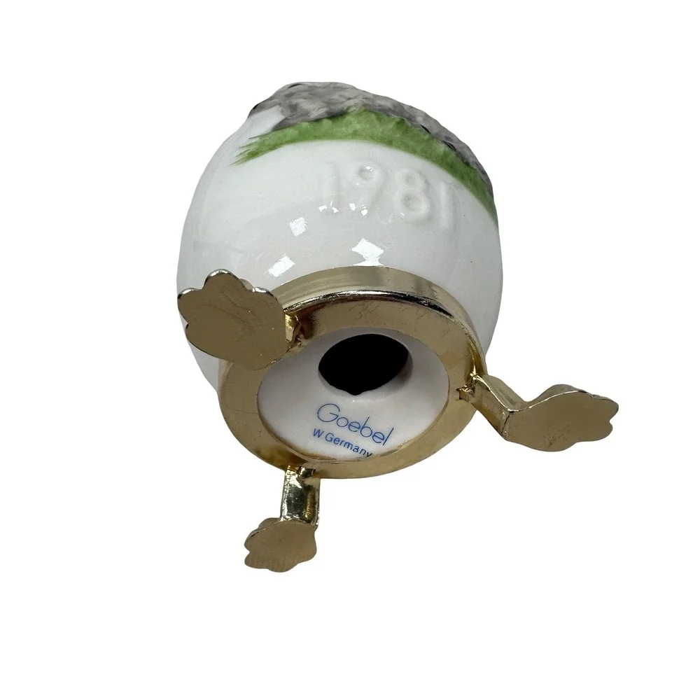 Goebel 1981 West Germany Porcelain Egg‎ Gray Lamb Figurine with Gold Stand